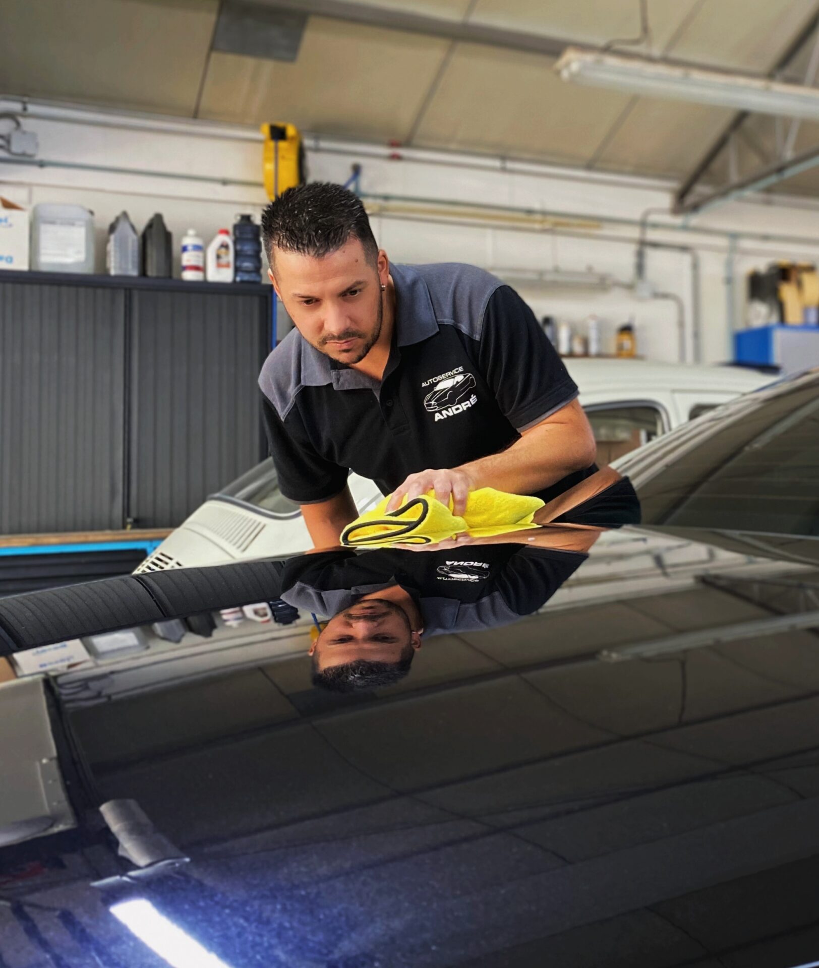 Autoservice André auto poetsen in garage Yerseke